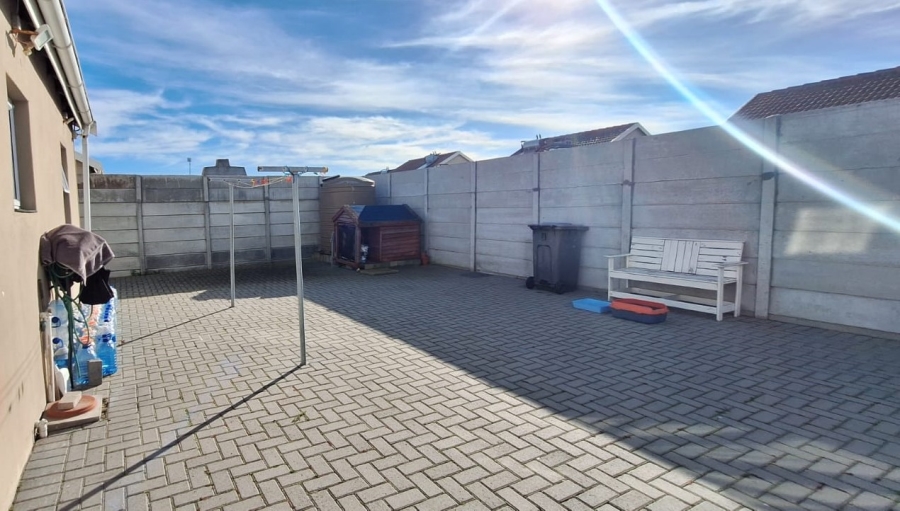2 Bedroom Property for Sale in Pelican Park Western Cape